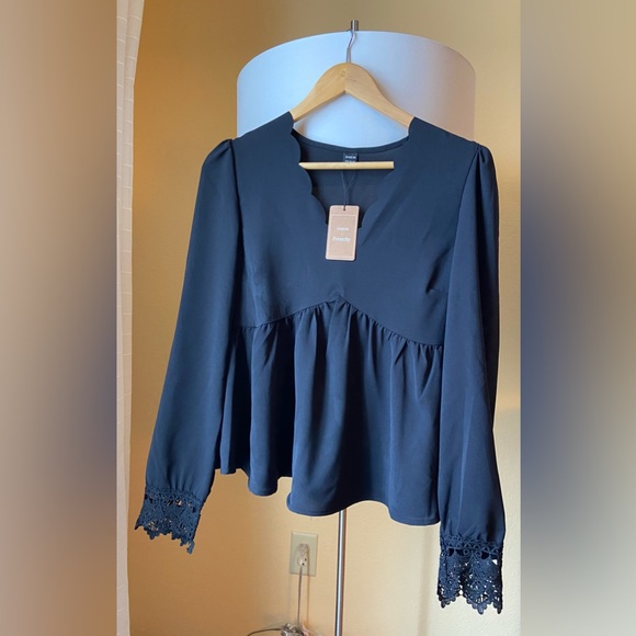 SHEIN Frenchy Guipure Lace cuff-Scallop Neck -Lantern Sleeve Blouse size M - Picture 3 of 5